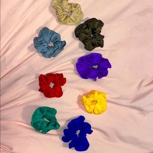 Set of scrunchies